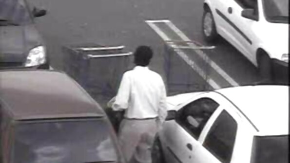 বিশাল মাই সহ একটি বড় সেক্স হিন্দি ভিডিও গাধা দুশ্চরিত্রা মাটিতে আছে, অনুপ্রবেশ করছে