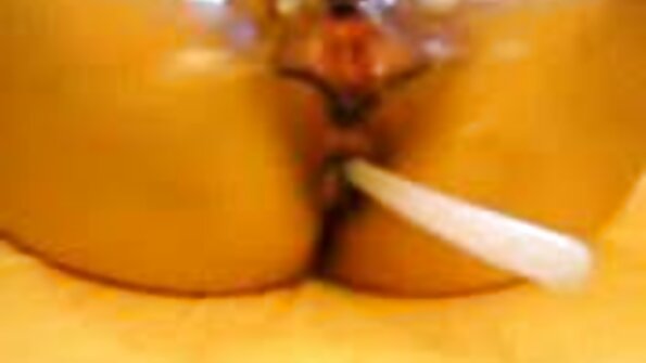 একটি শ্যামাঙ্গিনী হিন্দি সেক্স সং ঘাস উপর তার পাশ থেকে বাঁড়া পাচ্ছে