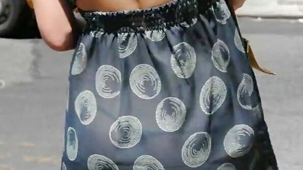 স্বর্ণকেশী হিন্দি হট সেক্স ভিডিও MILF কিছু যৌন মজা জন্য তার পাশের বাড়ির প্রতিবেশী ডেকেছে