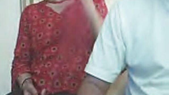 একটি স্বর্ণকেশী সাদা মেয়ে একটি গরম কালো সেক্স হিন্দি সেক্স মেয়ের সাথে, লেসবিয়ান প্রেম করছে