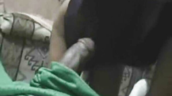 একটি স্বর্ণকেশী যে সুন্দর চোখ আছে একটি ভাল হিন্দি সেক্স ডাউনলোড ঘা কাজ করছে