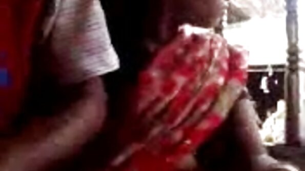 বিশাল মাইয়ের সঙ্গে একটি শ্যামাঙ্গিনী তার হিন্দি সেক্স ভিডিও ডাউনলোড হাত দিয়ে তার ভোদার ঠোঁট টিজ করছে