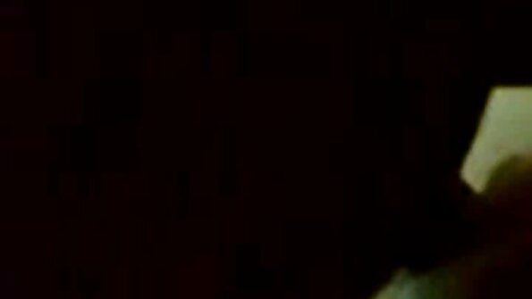একটি টাকের লোক তার পুরুষত্বকে পিগটেল হিন্দি সেক্স এইচডি দিয়ে একটি স্বর্ণকেশীতে ঠেলে দেয়
