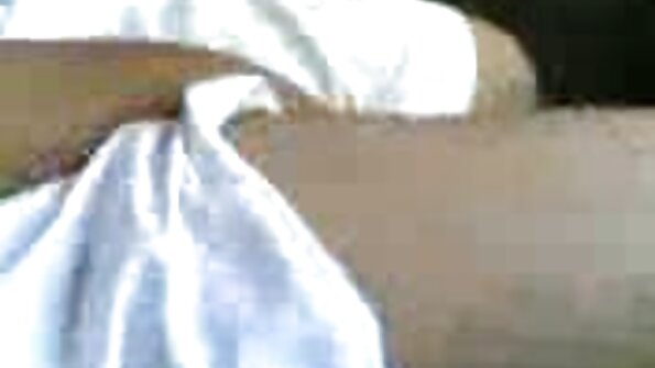 একটি সেক্সি বেশ্যা যে একটি চাঁচা গুদ আছে তার মুখে একটি ডিক পাচ্ছে হিন্দি মুভি সেক্স ভিডিও