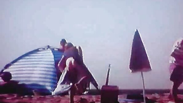 চিক পিছনের হিন্দি সেক্স ভিডিও হিন্দি সেক্স ভিডিও দরজায় প্লাগ রাখে এবং ভাইব্রেটর দিয়ে হস্তমৈথুন করে